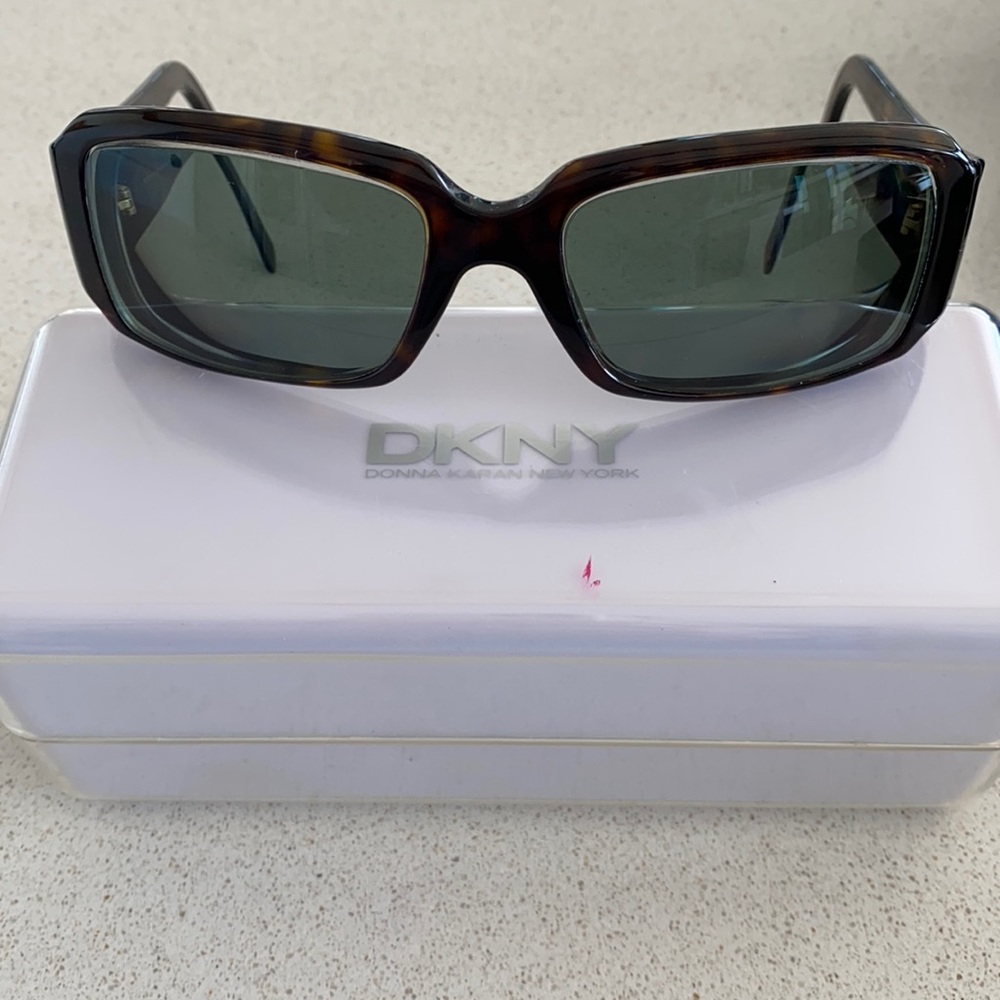 Ladies sunglasses